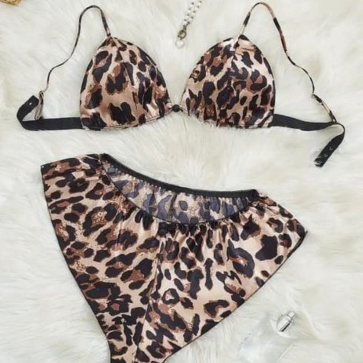 GENERICO - SET LENCERÍA SATINADA ANIMAL PRINT MUJER  DISEÑO SENSUAL Y ELEGANTE PREMIUM ML