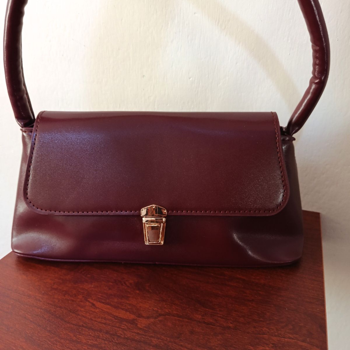 GENERICO - Cartera para mujer Lisa color vino