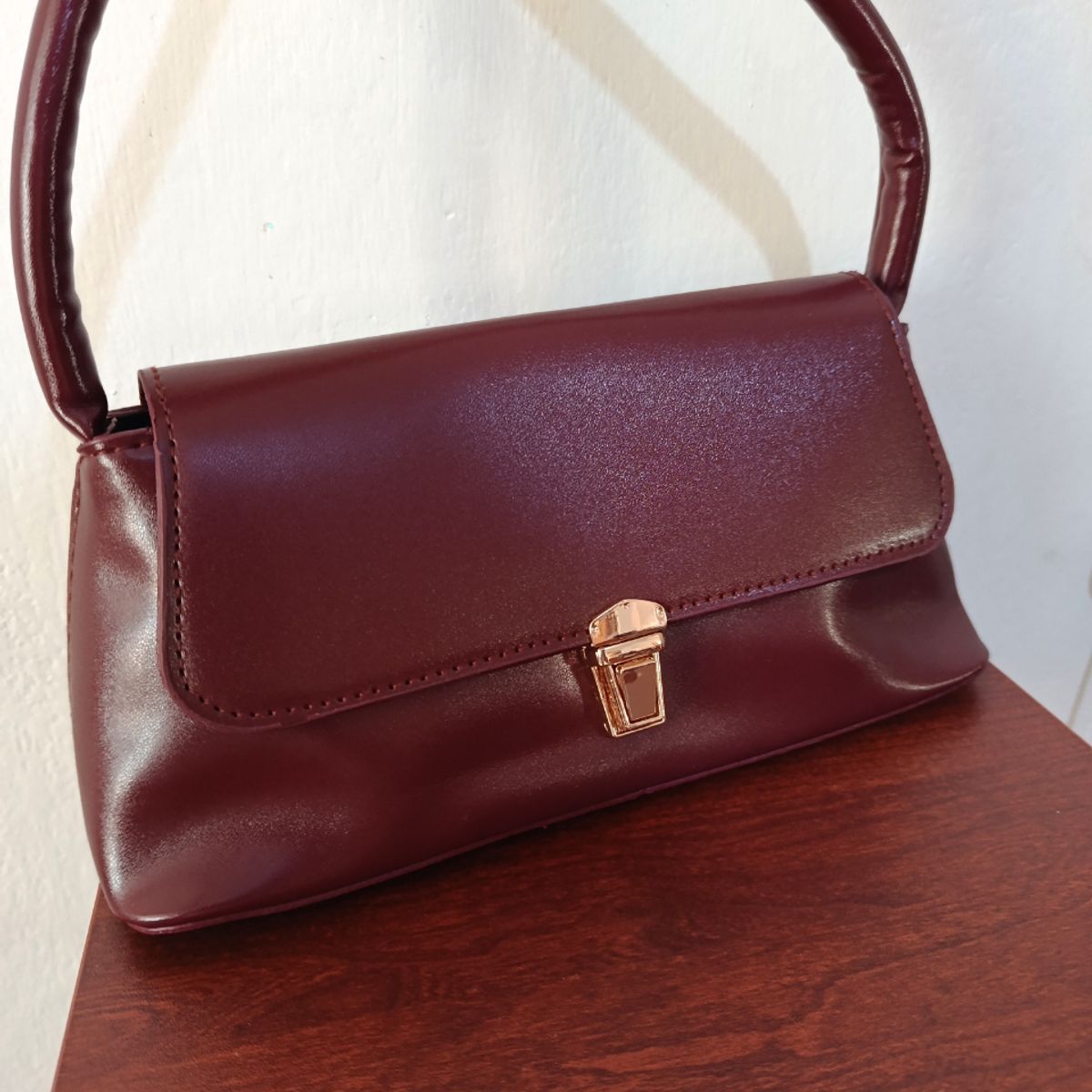 GENERICO - Cartera para mujer Lisa color vino