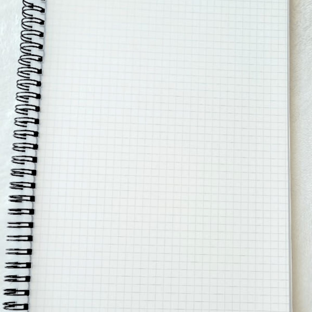 GENERICO - Cuaderno Anillado Transparente Eco Grid B5 – 58 Hojas