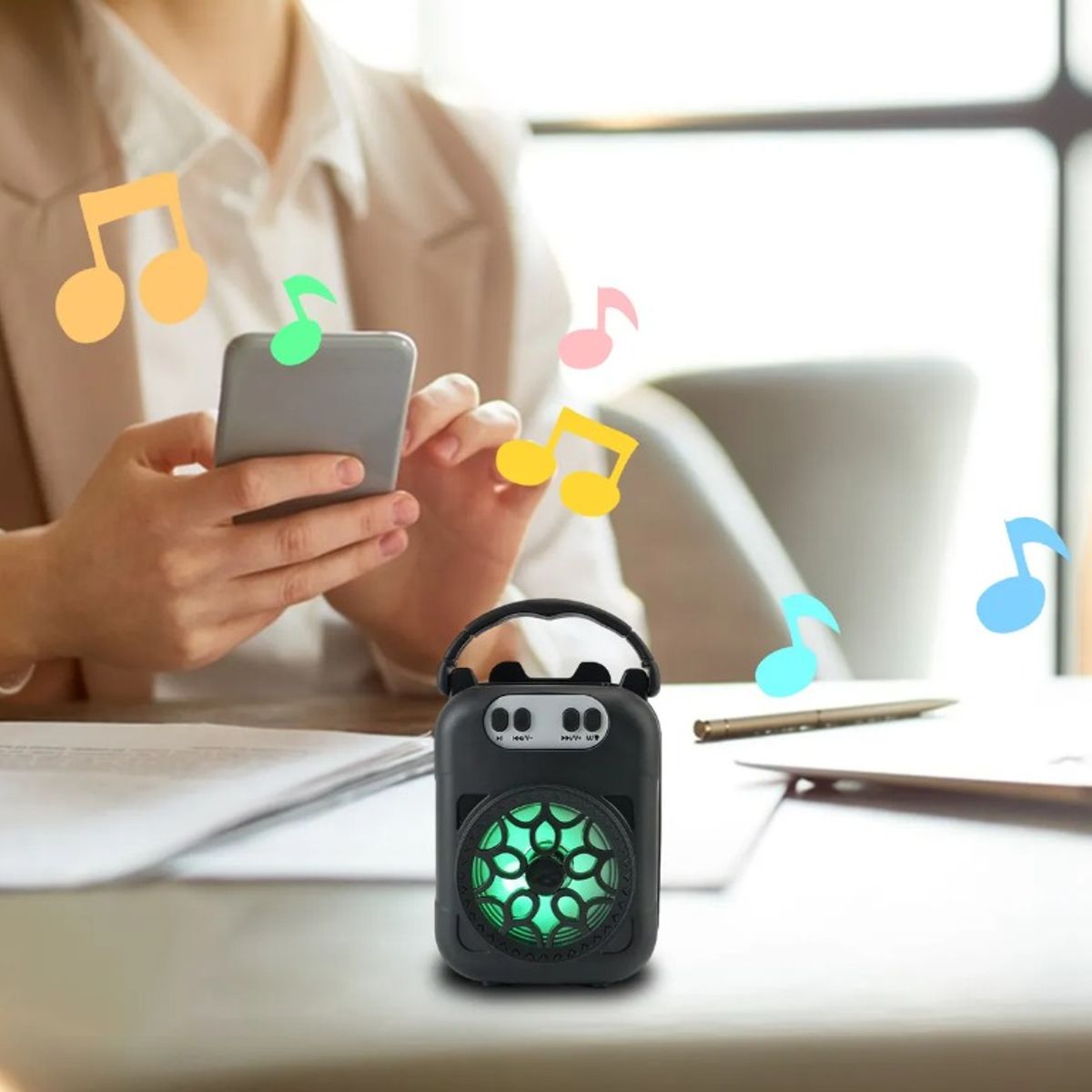 GENERICO - Mini Parlante portatil con Soporte para Celular Negro