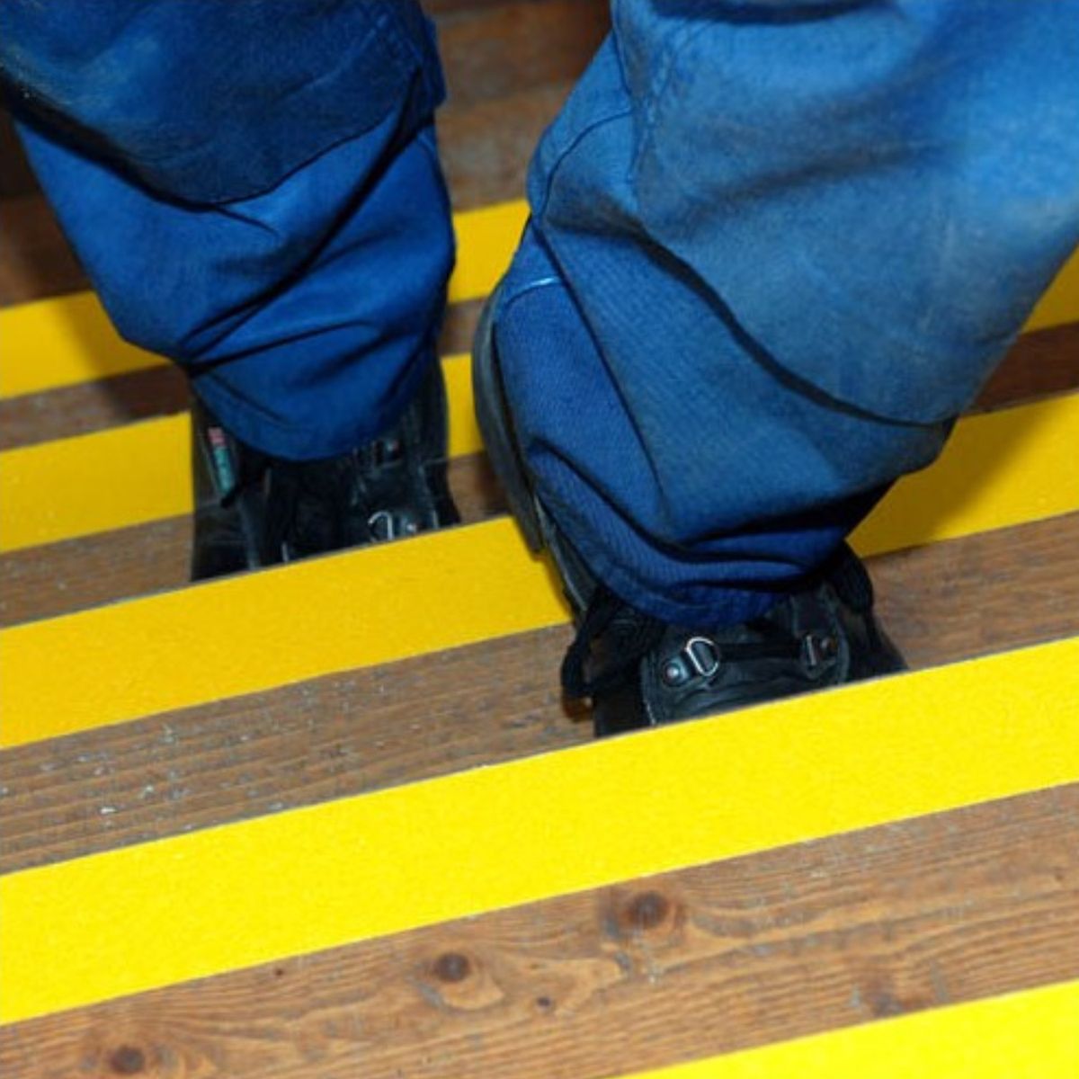 SHURTAPE - Cinta Antideslizante Amarillo Extra Resistente 2x20yd
