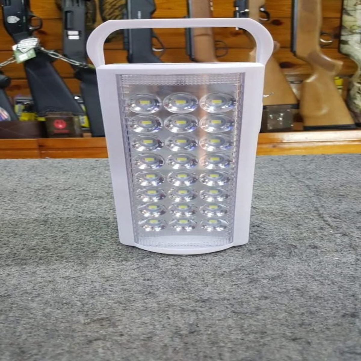 GENERICO - MaxPower 24 Estación de Luz LED Recargable de Alta Duración