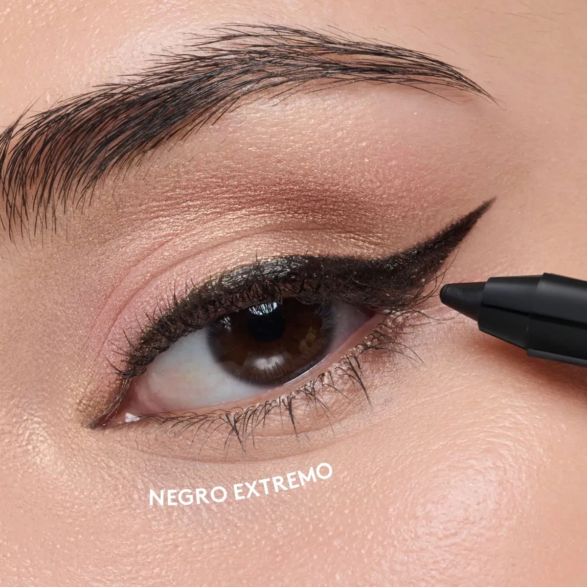 Esika - Delineador de Ojos Lapiz Efecto Gel 1.2 g Esika