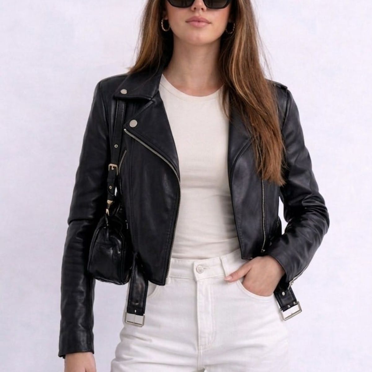 GENERICO - CASACA URBANA ESTILO BIKER CON CORREA DE MUJER