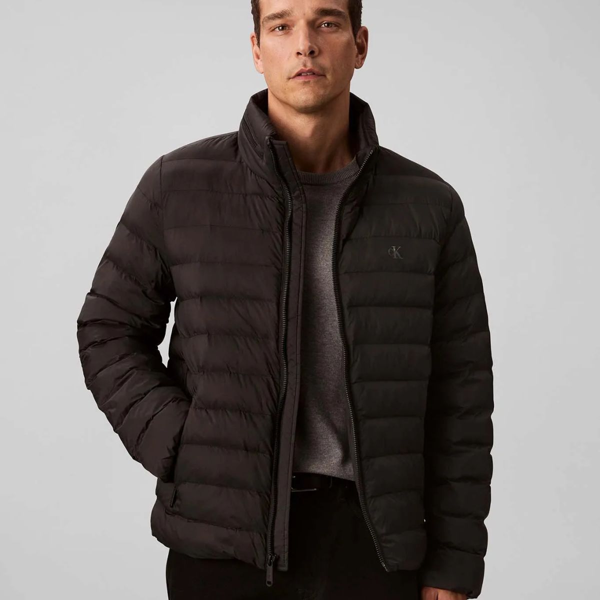CALVIN KLEIN - Chaqueta puffer de peso medio con capucha y cierre de cremallera CK