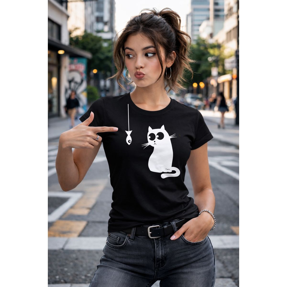 NEBULA - Polo Mujer - Gato y pescado