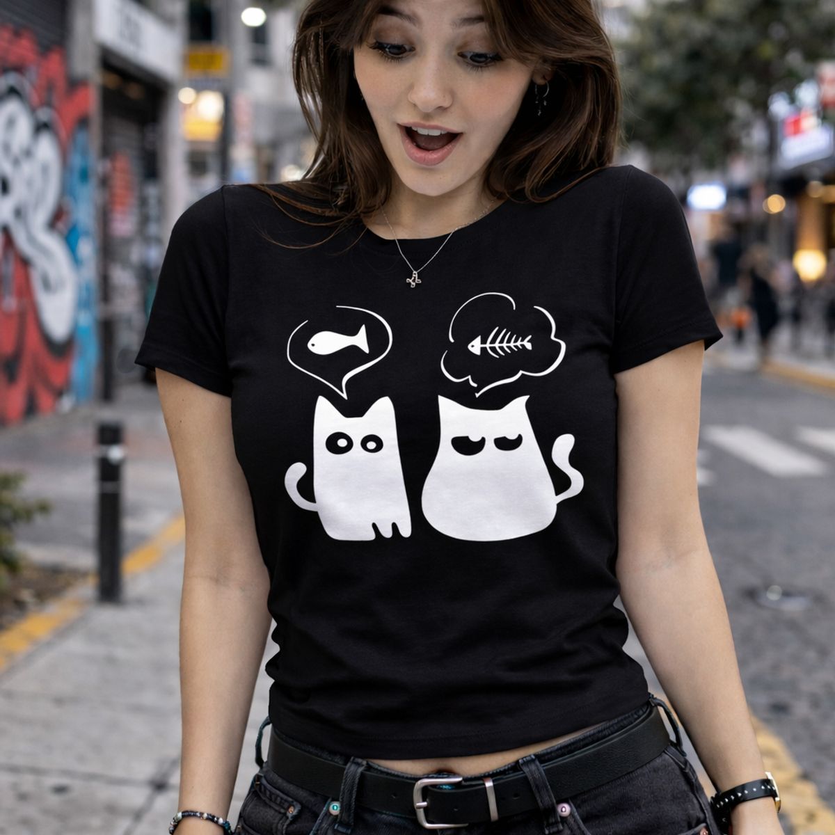 NEBULA - Polo Mujer - Gato pensando en comida