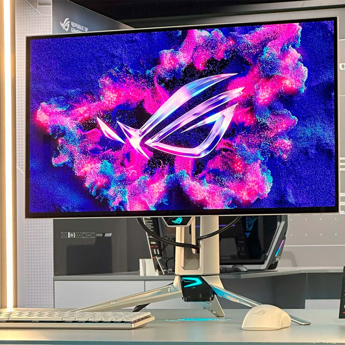 ASUS - Monitor ASUS ROG SWIFT OLED PG27AQW 26.5 QHD 2560x1440, DUAL MODE 540HZ, FHD 720HZ, 0.02MS, G-SYNC.