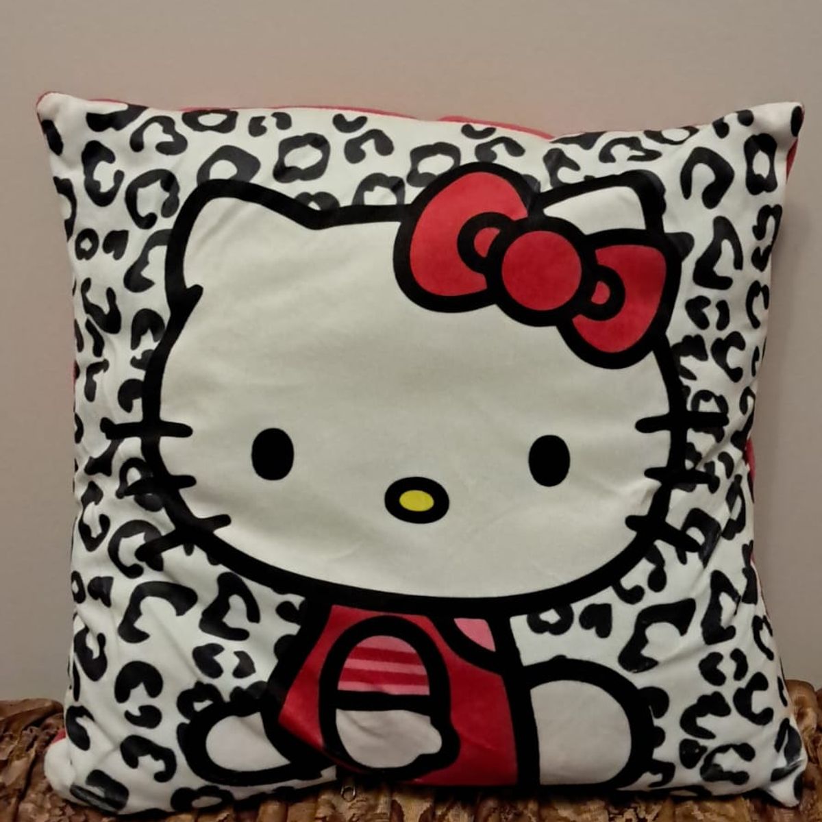 COJIN HELLO KITTY ROJO, marca SANRIO - Foto Principal