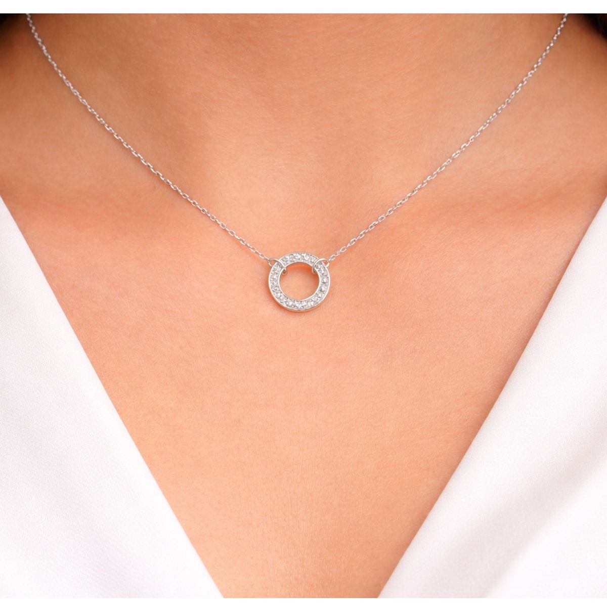 FERNANDA ROMERO JOYAS Y ACCESORIOS - Collar Fino de Plata KARMA con Dije de plata con Cristal Austriaco y Plata
