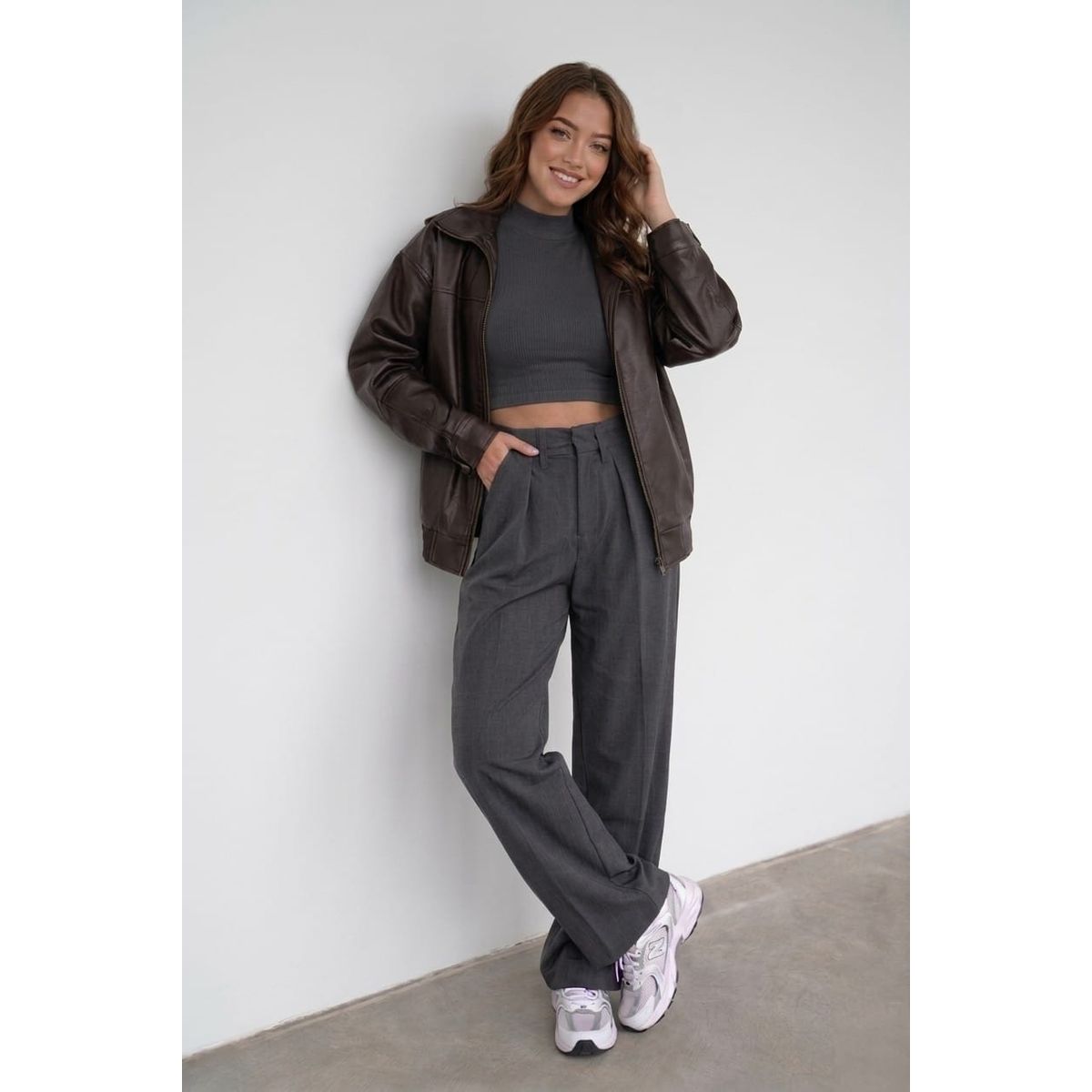GENERICO - CASACA DE CUERINA ESTILO OVERSIZE DE MUJER
