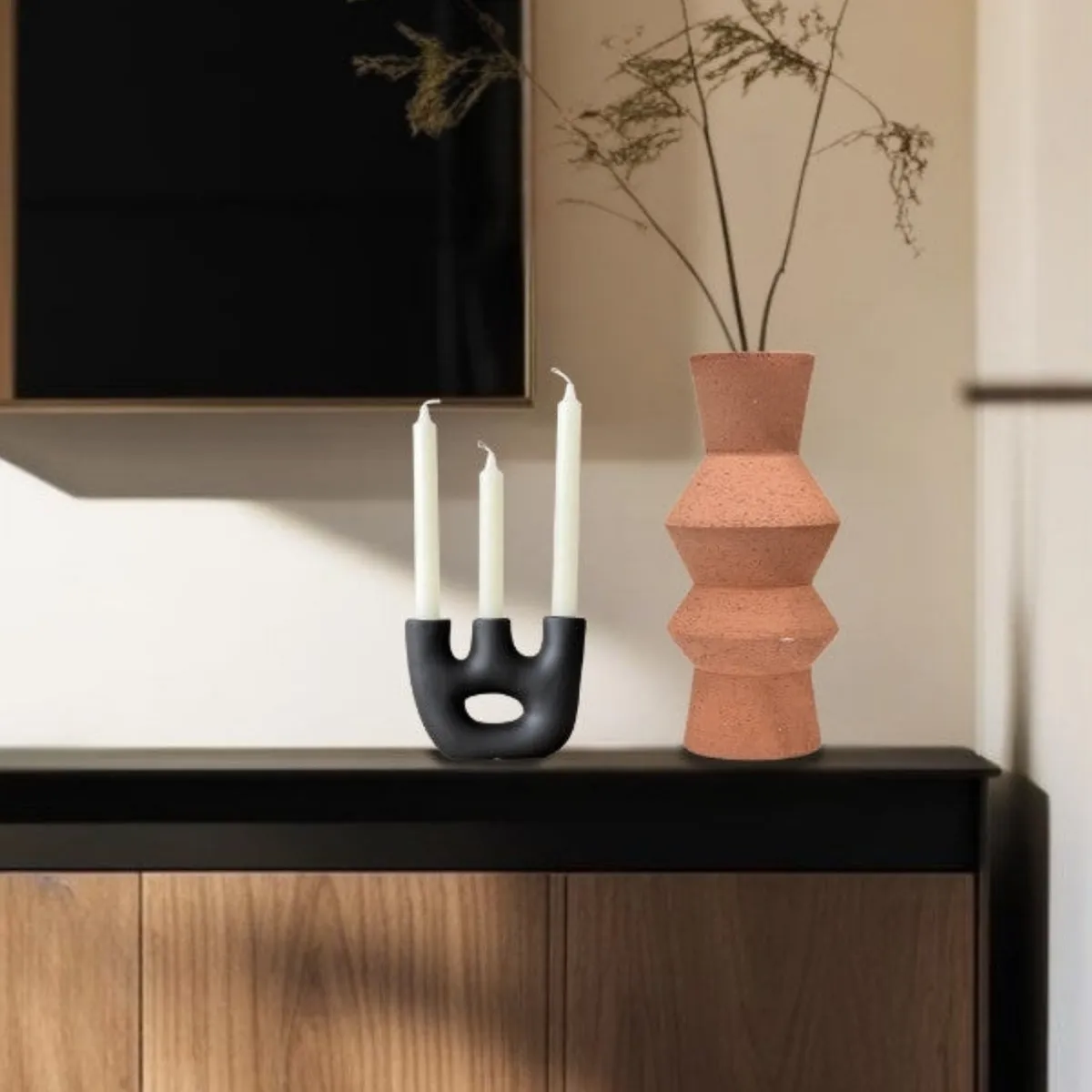 Jarrón terracota con silueta zigzag - 30 cm., marca LAR DANIELSEN - Foto Principal