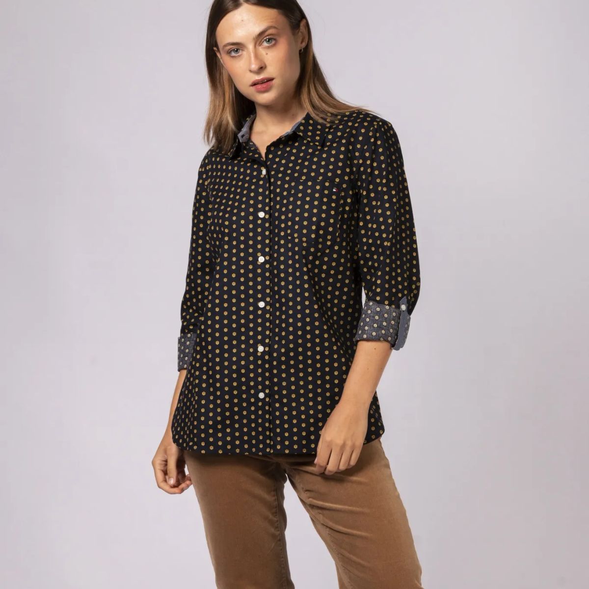 TOMMY HILFIGER - BLUSA FOULARD ROLL TAB