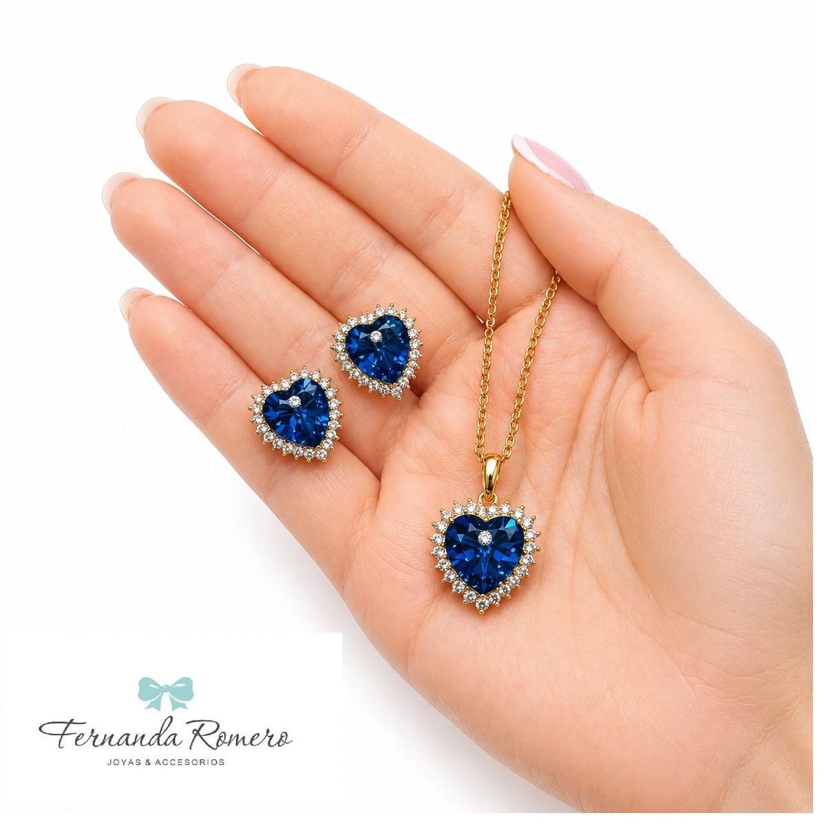 FERNANDA ROMERO JOYAS Y ACCESORIOS - JUEGO COLLAR + ARETES CORAZÓN - ENCHAPADO EN ORO 18K AZUL TITANIC CON CRISTALES AUSTRIACOS