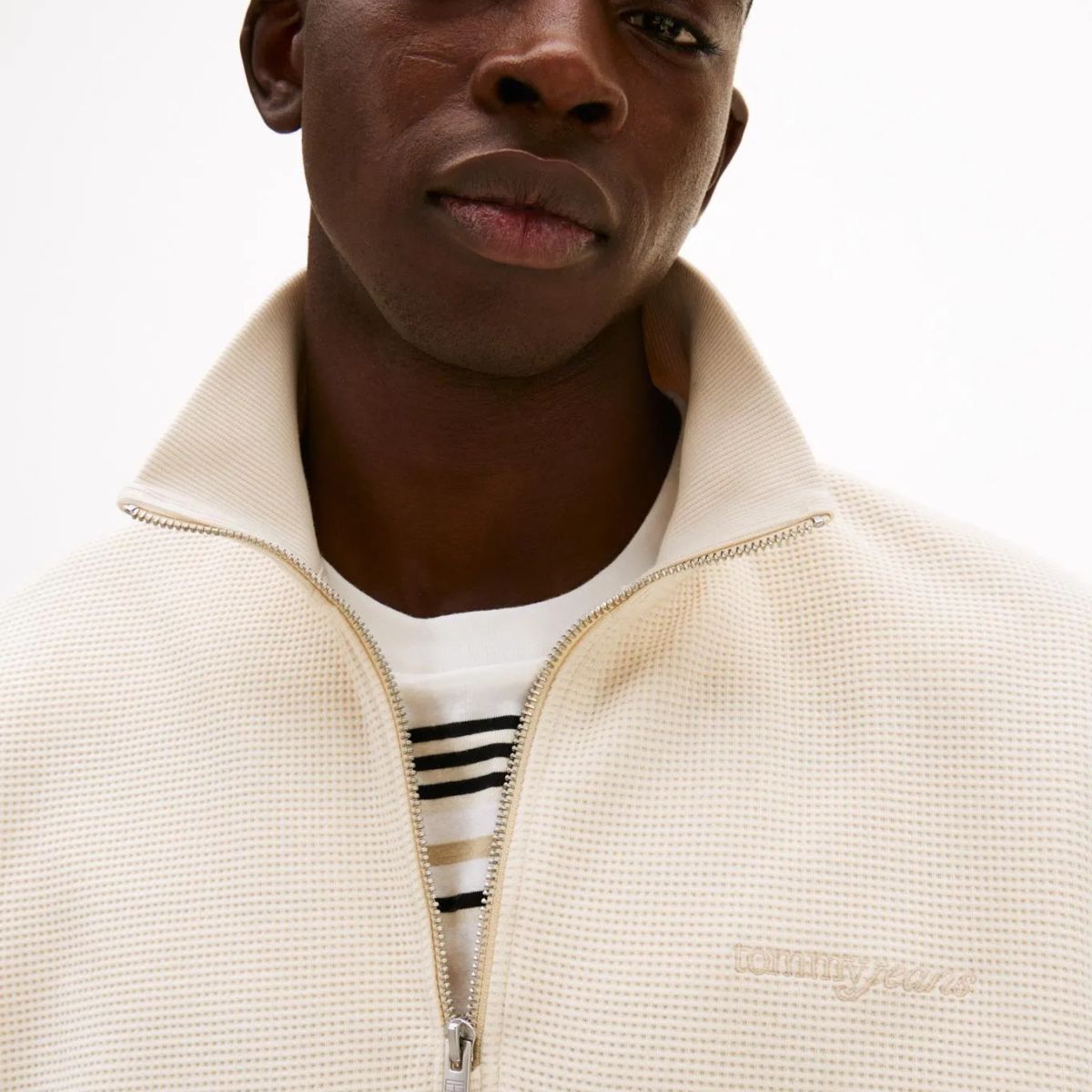 TOMMY HILFIGER - SWEATSHIRT TJM RLX WAFFLE SCRIPT QRTR ZIP