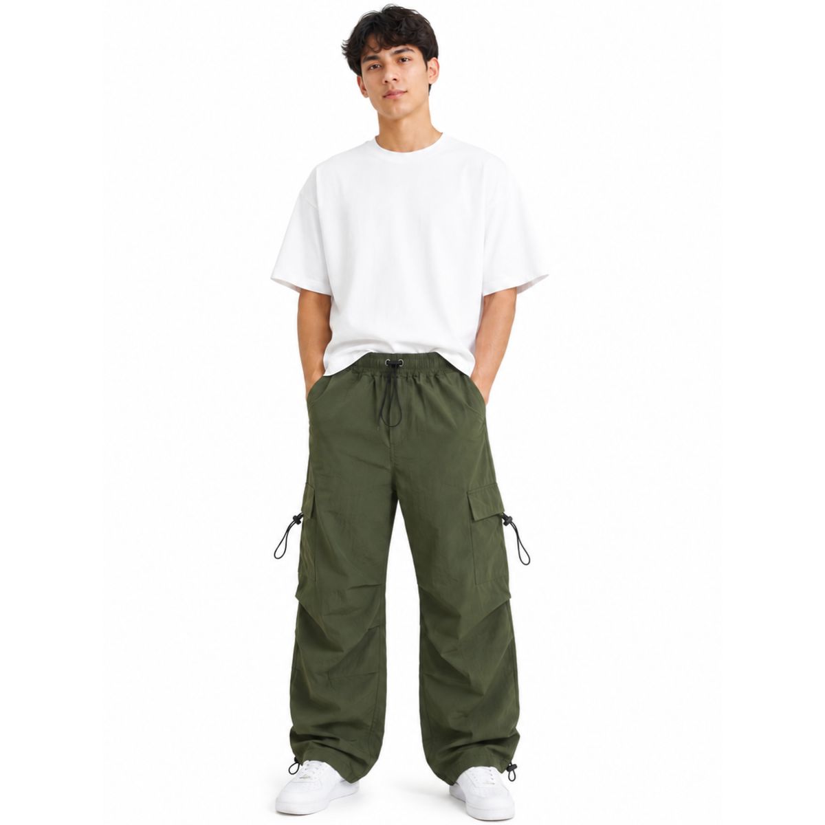 ENKI - Pantalón Parachute Verde Hombre Tela Mojada Cargo Wide Leg Bolsillos Elasticado Urbano