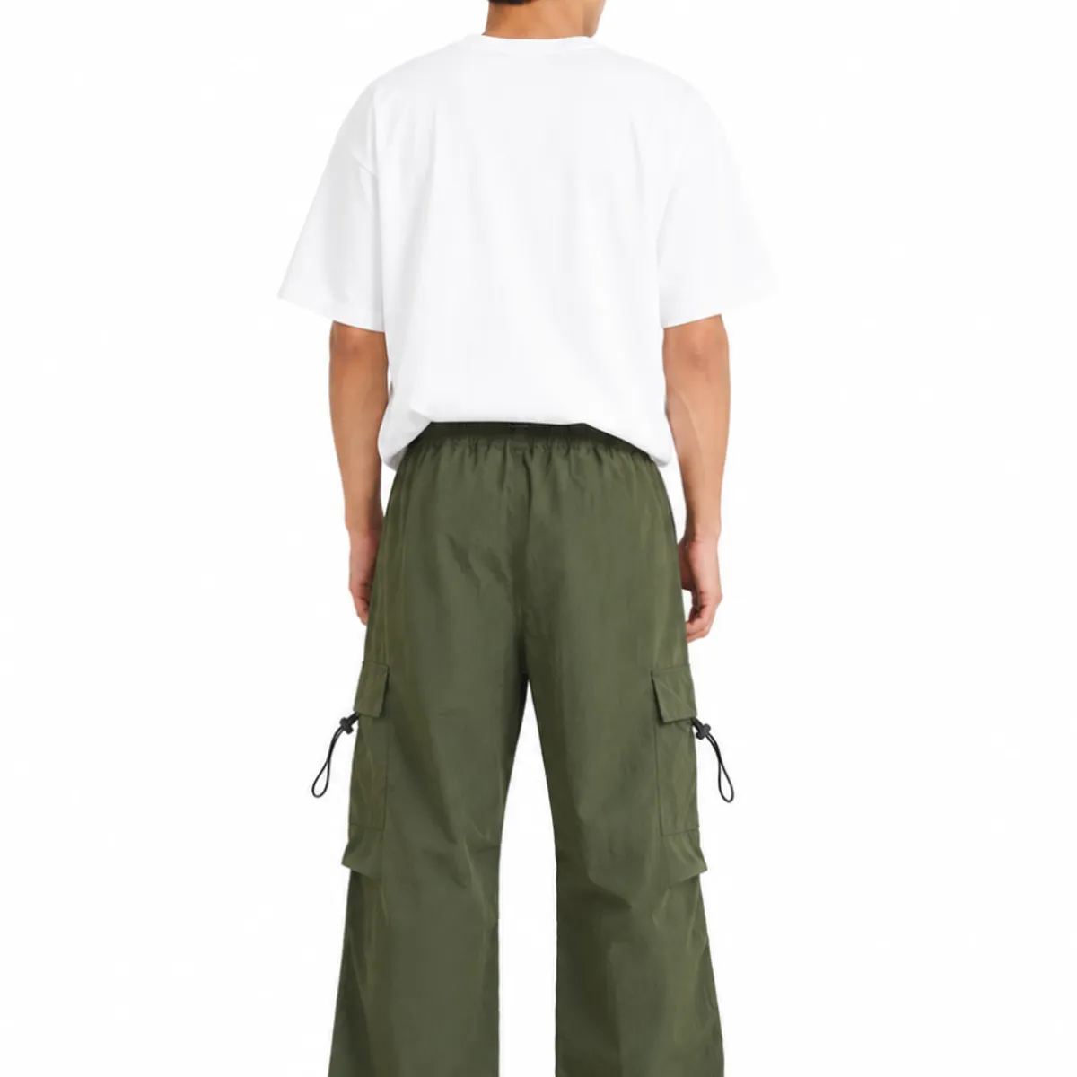 ENKI - Pantalón Parachute Verde Hombre Tela Mojada Cargo Wide Leg Bolsillos Elasticado Urbano