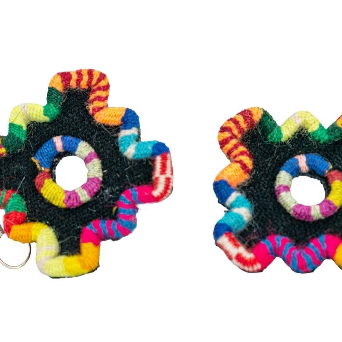 GENERICO - Aretes Artesanales Chakana – Cruz Andina Negro con Borde Multicolor, Hechos a Mano en Cusco