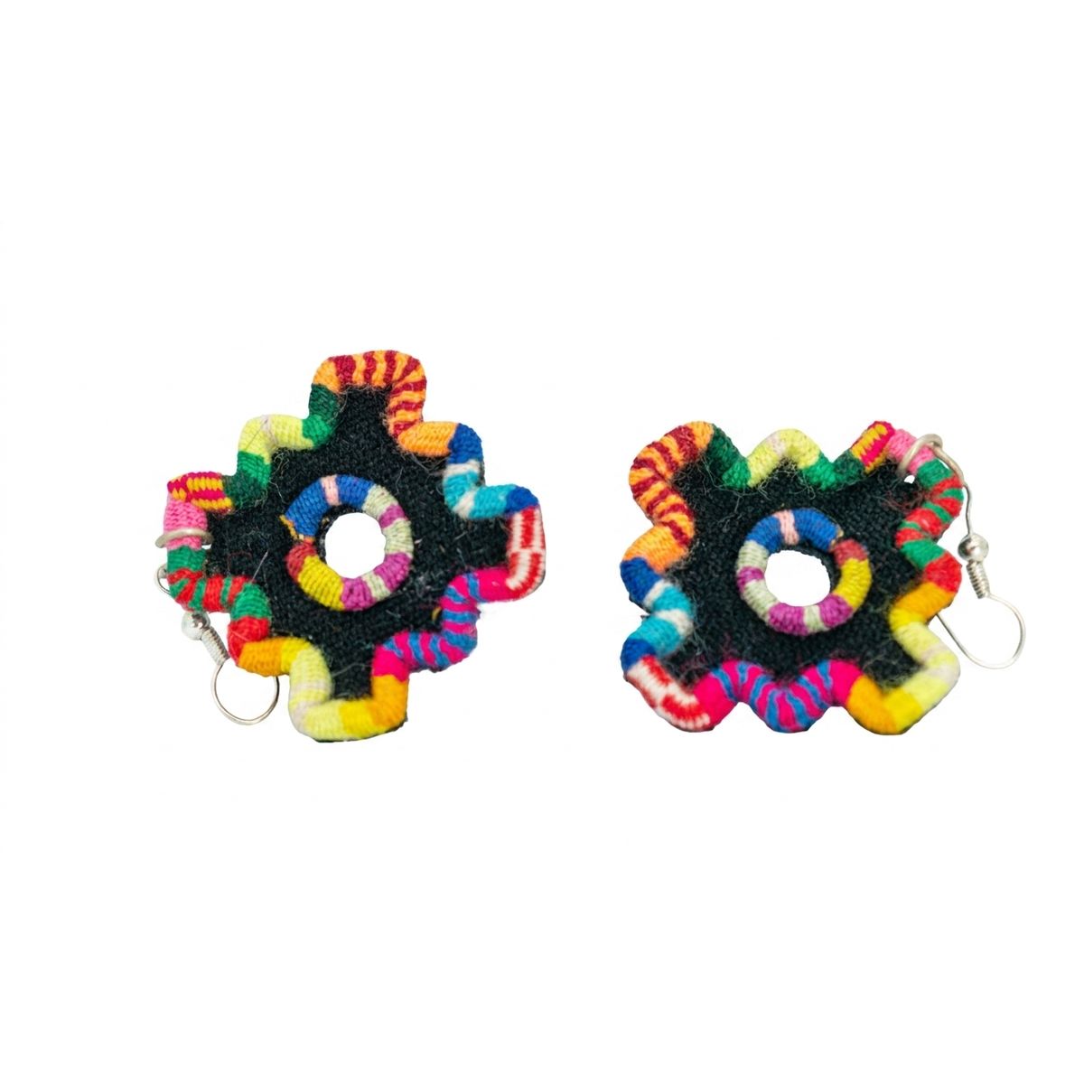 GENERICO - Aretes Artesanales Chakana – Cruz Andina Negro con Borde Multicolor, Hechos a Mano en Cusco