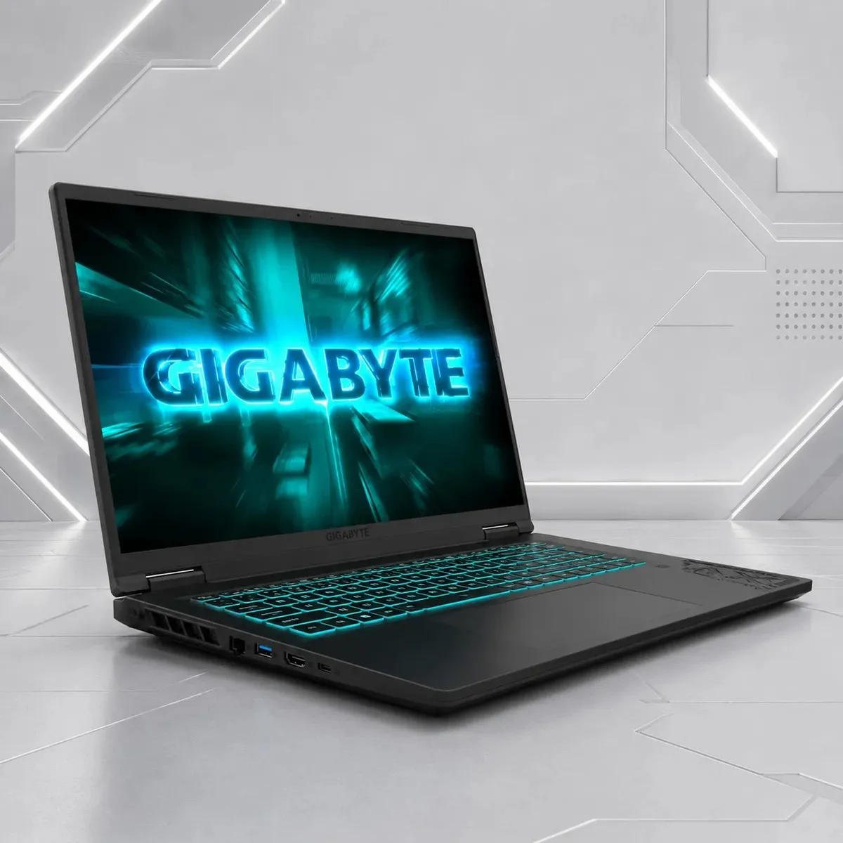 GIGABYTE - Laptop Gamer Gigabyte Gaming A16 i7-13620H 16GB DDR5 512GB SSD RTX 5050 8GB 16" FHD+ CTHI3LA893SH