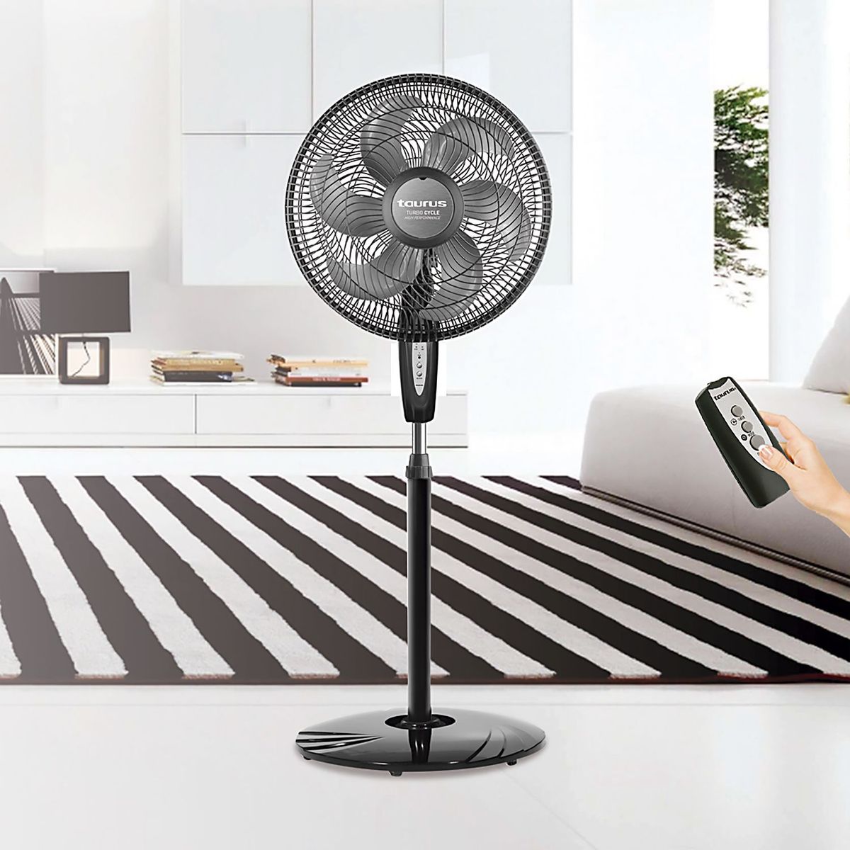 TAURUS - Ventilador de Pedestal TURBO CYCLE Negro