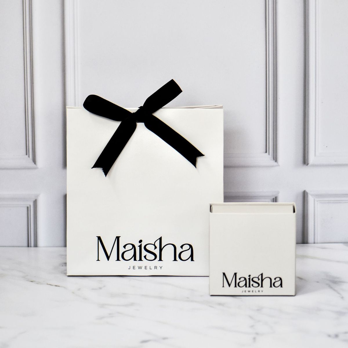 MAISHA - Anillo de Compromiso con Relieve de Circones Bañado en Oro