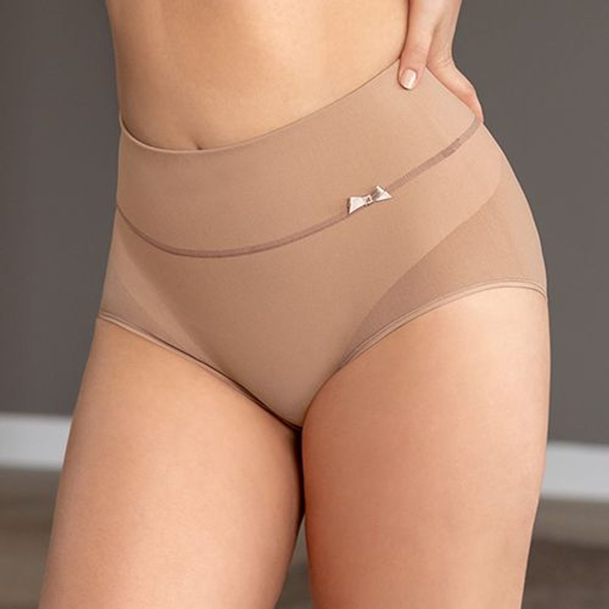 LEONISA - Calzón faja de control suave alto en la cintura en SkinFuse Leonisa