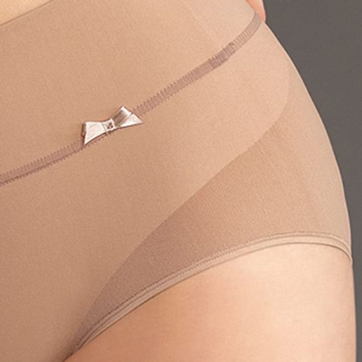 LEONISA - Calzón faja de control suave alto en la cintura en SkinFuse Leonisa