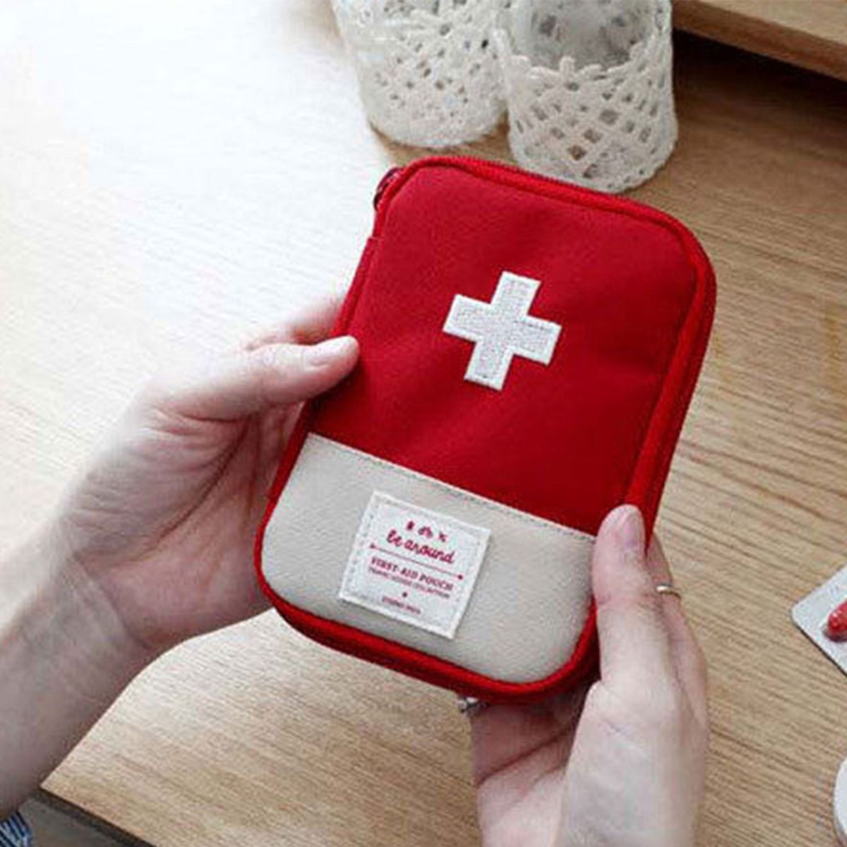 WELCOME HOME LIMA - Botiquin Tela Color Rojo