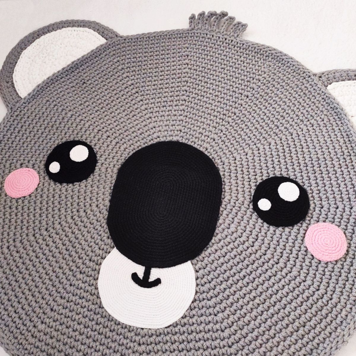 BE CRAFTY - Alfombra Infantil de Koala Tejida a Mano 80cm