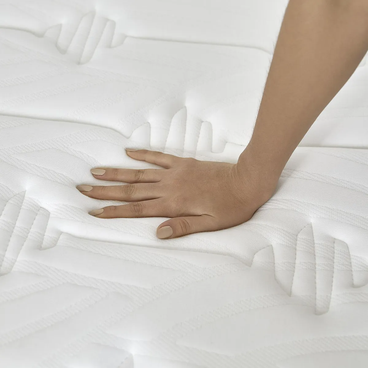 DROM - Cama Europea Lugn Queen + 2 Almohadas y Protector