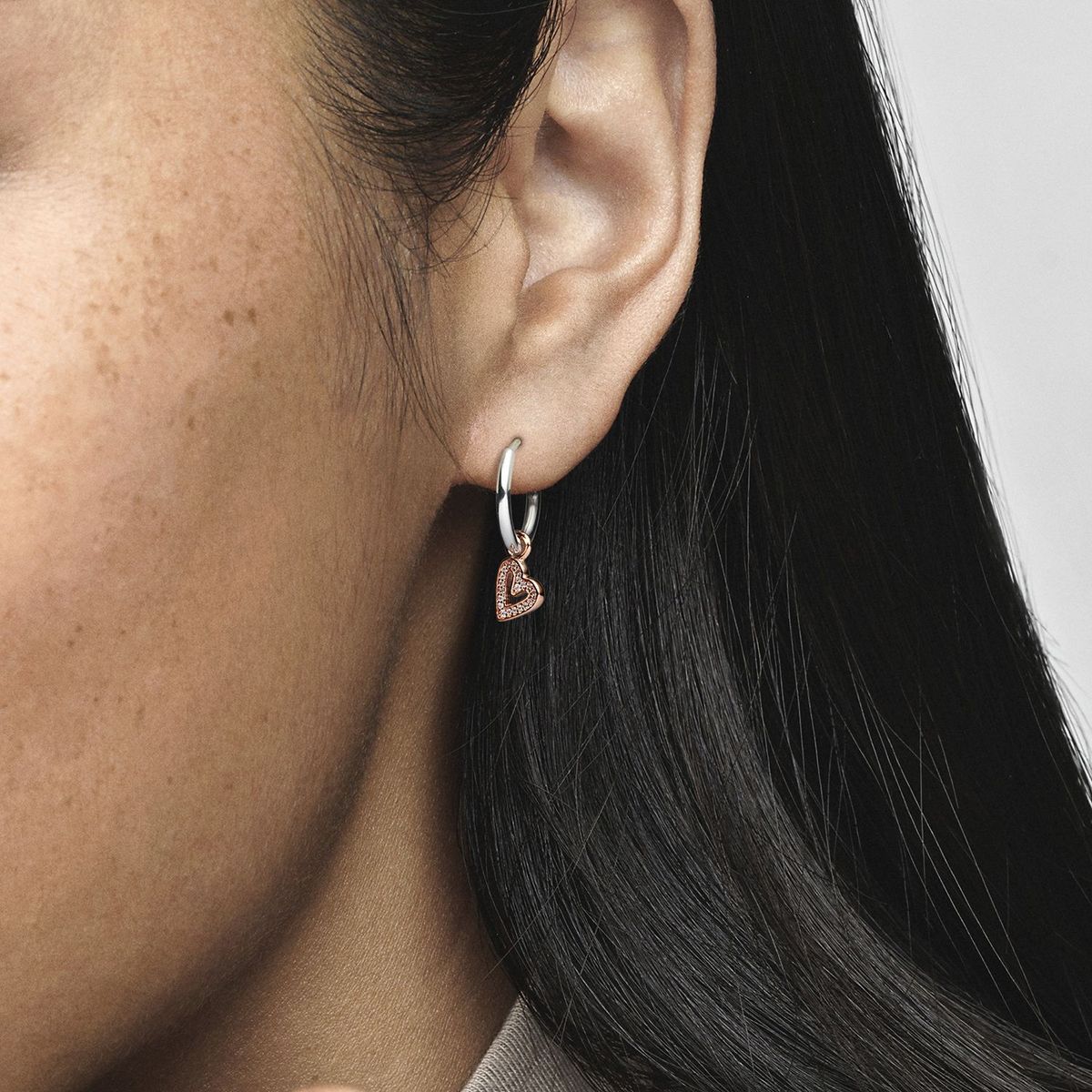 PANDORA - Aretes De Aro Resplandecientes Corazón De Diseño Libre Recubrimiento En Oro Rosa 14k