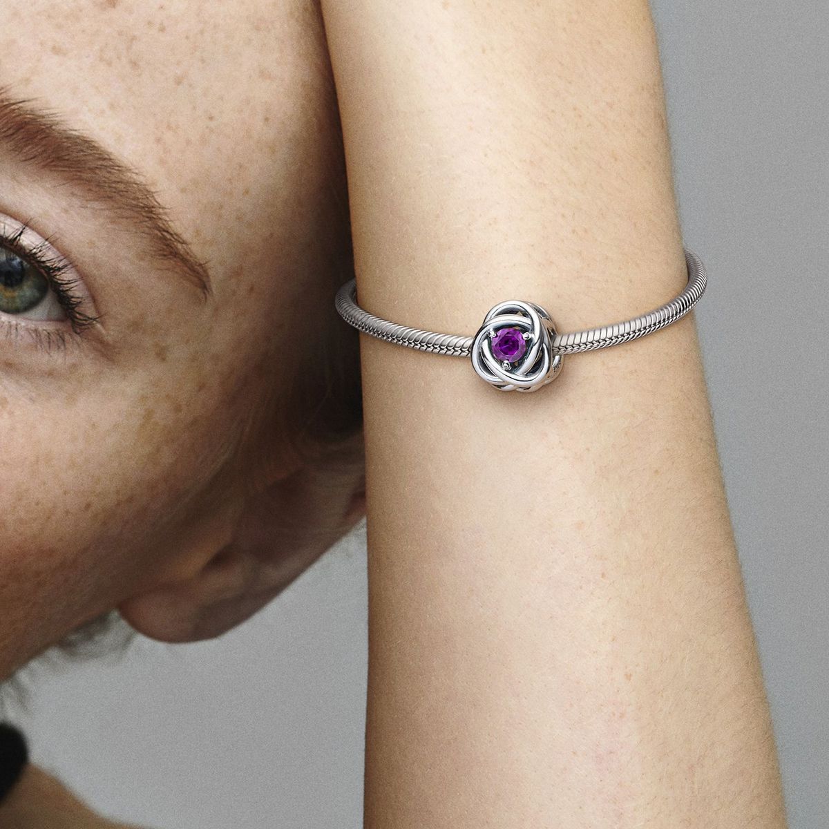 PANDORA - Charm Círculo Eternidad Morado