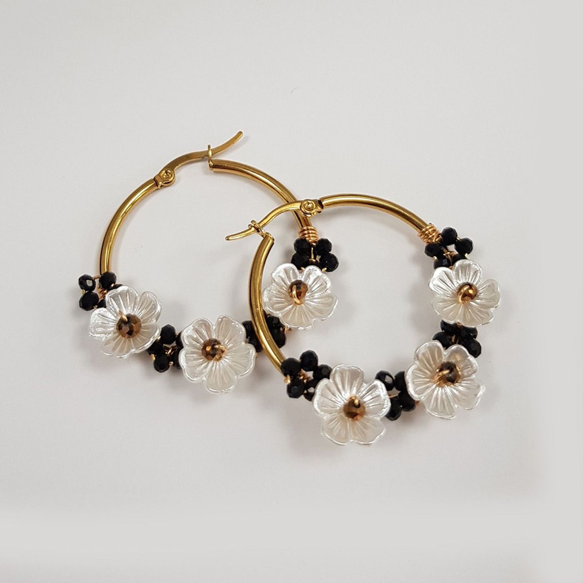 PENELOPE ACCESORIOS - Argollas Penelope Accesorios Maia Negro con Blanco