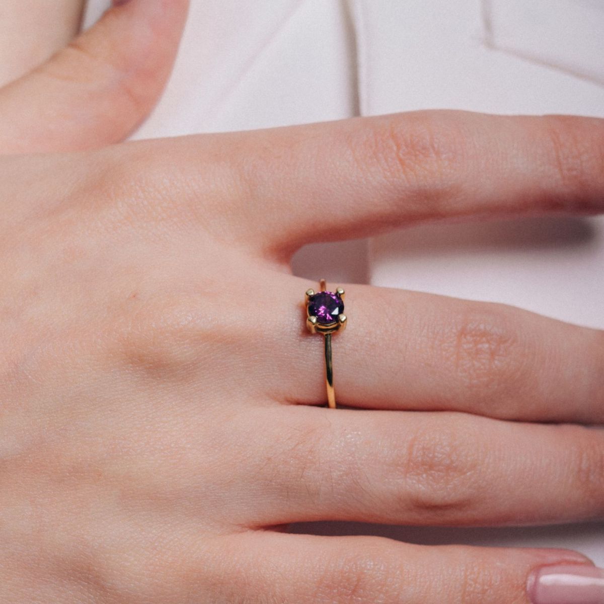 MAISHA - Anillo de Oro 18K con Circón Swarovski Morado