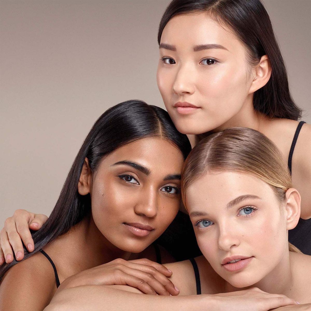 BOBBI BROWN - Base Skin Long-Wear Weightless Foundation SPF 15