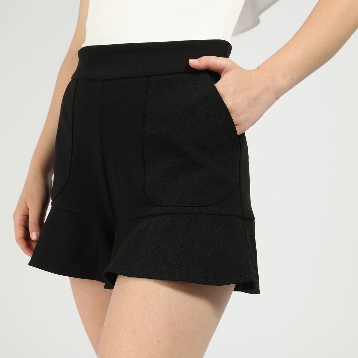 BASEMENT - Short Mujer Basement x Donna Cattiva