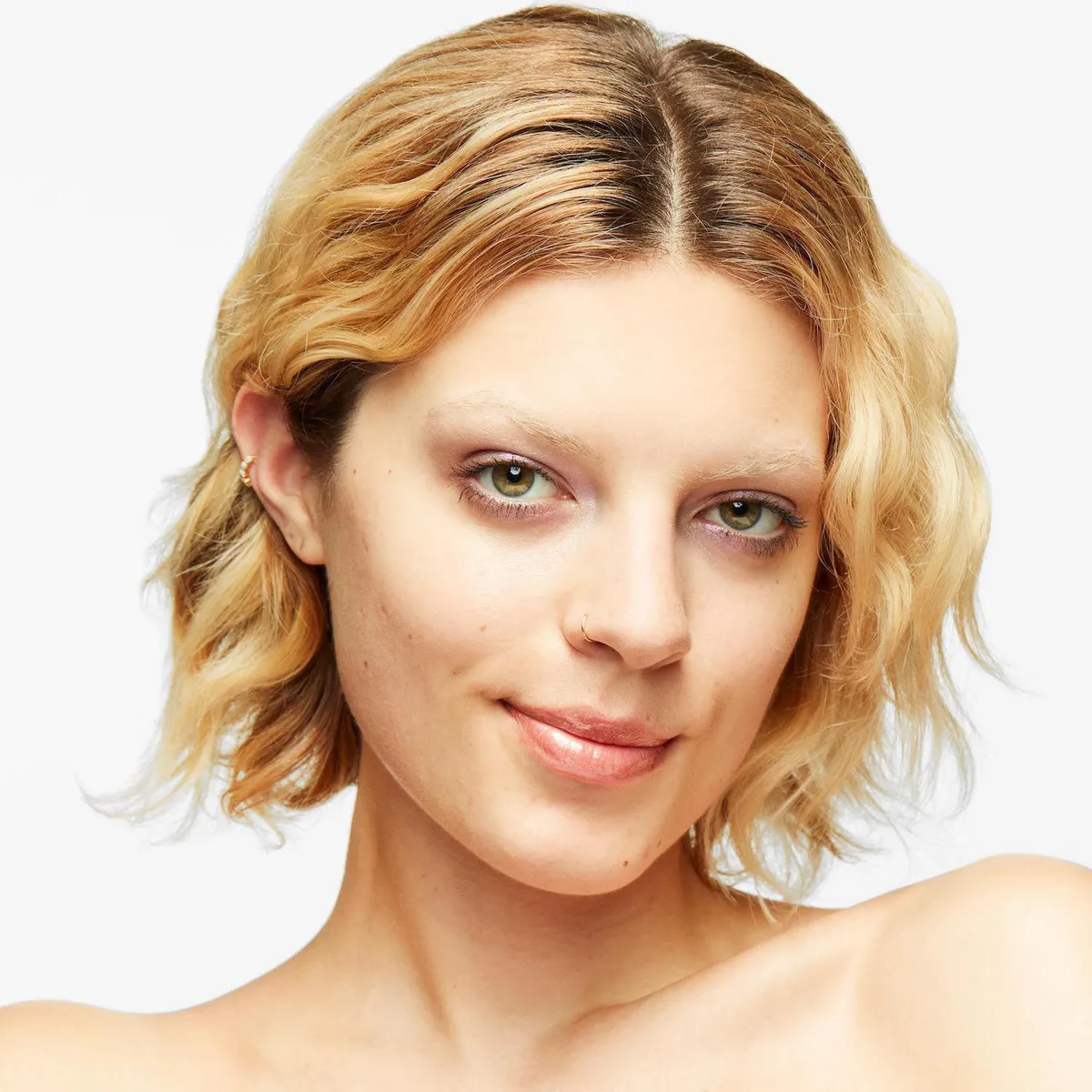 MAC - Base de maquillaje Strobe Dewy Skin Tint