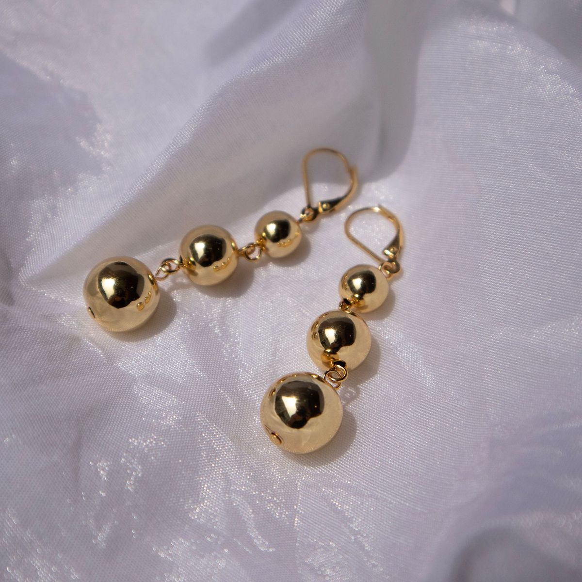 SAMATHA PINTO - ARETES GRANDES BOLITAS DORADAS