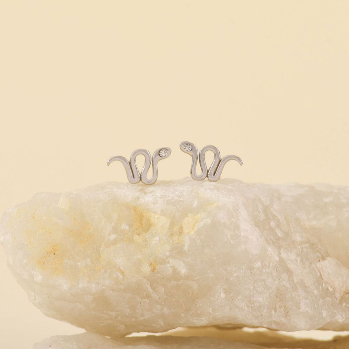 AMPHORA - Aretes Amphora Black Plateado