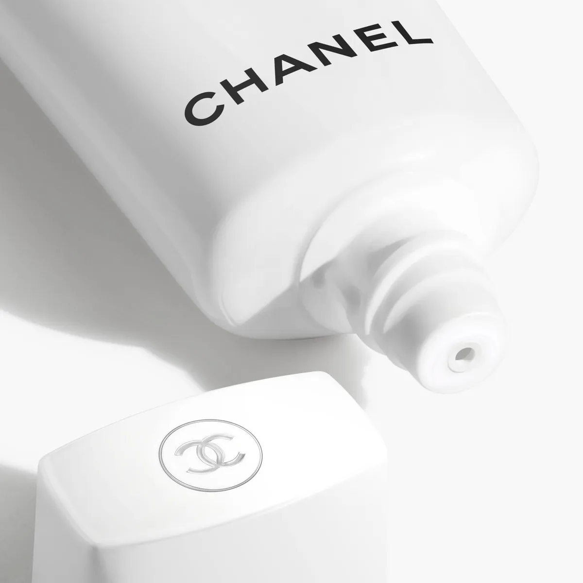 CHANEL - Uv Essentiel