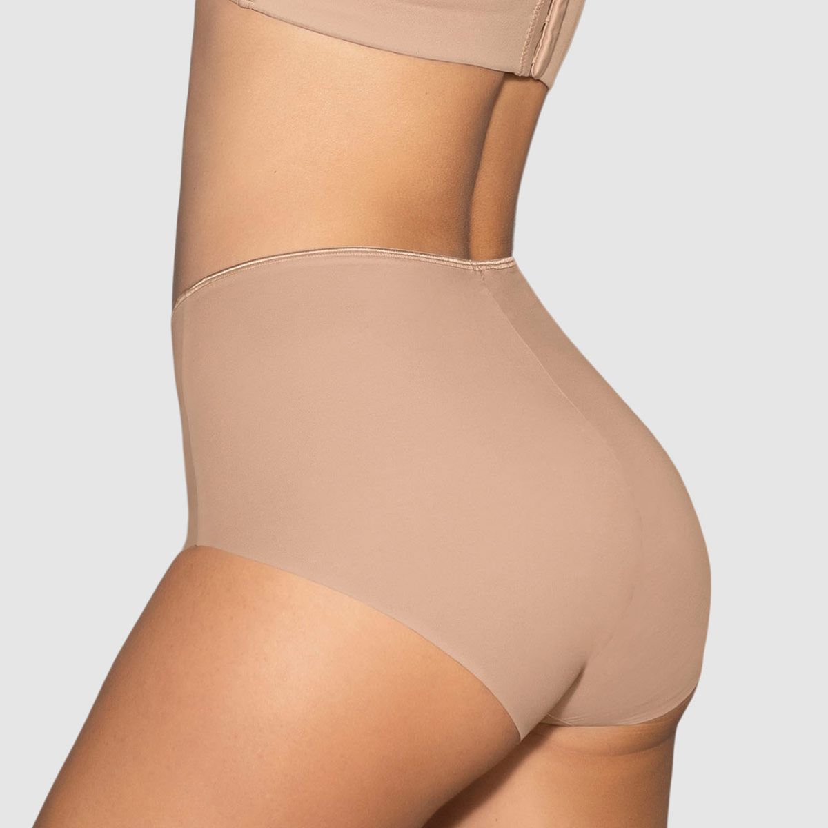 LEONISA - Calzón Clásico Efecto Invisible De Control Fuerte En Abdomen