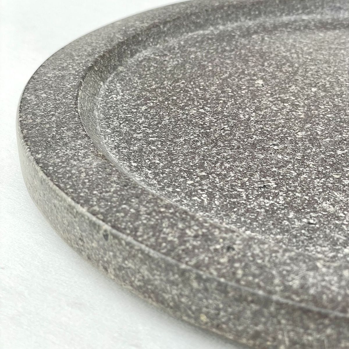 BASEMENT HOME - Plato Piedra Andesita Redondo