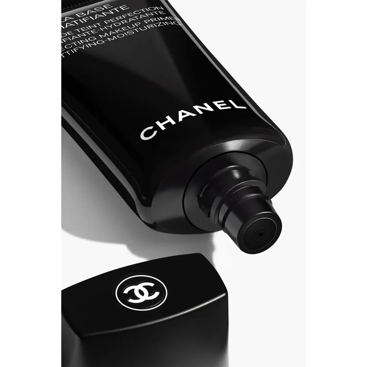 CHANEL - Cha Base Ultra LeTeint Matifiante