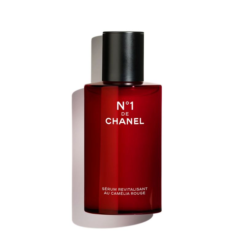 CHANEL - N°1 DE CHANEL SÉRUM REVITALIZANTE Alisa y Aporta Luminosidad para una Piel que Luce Más Joven
