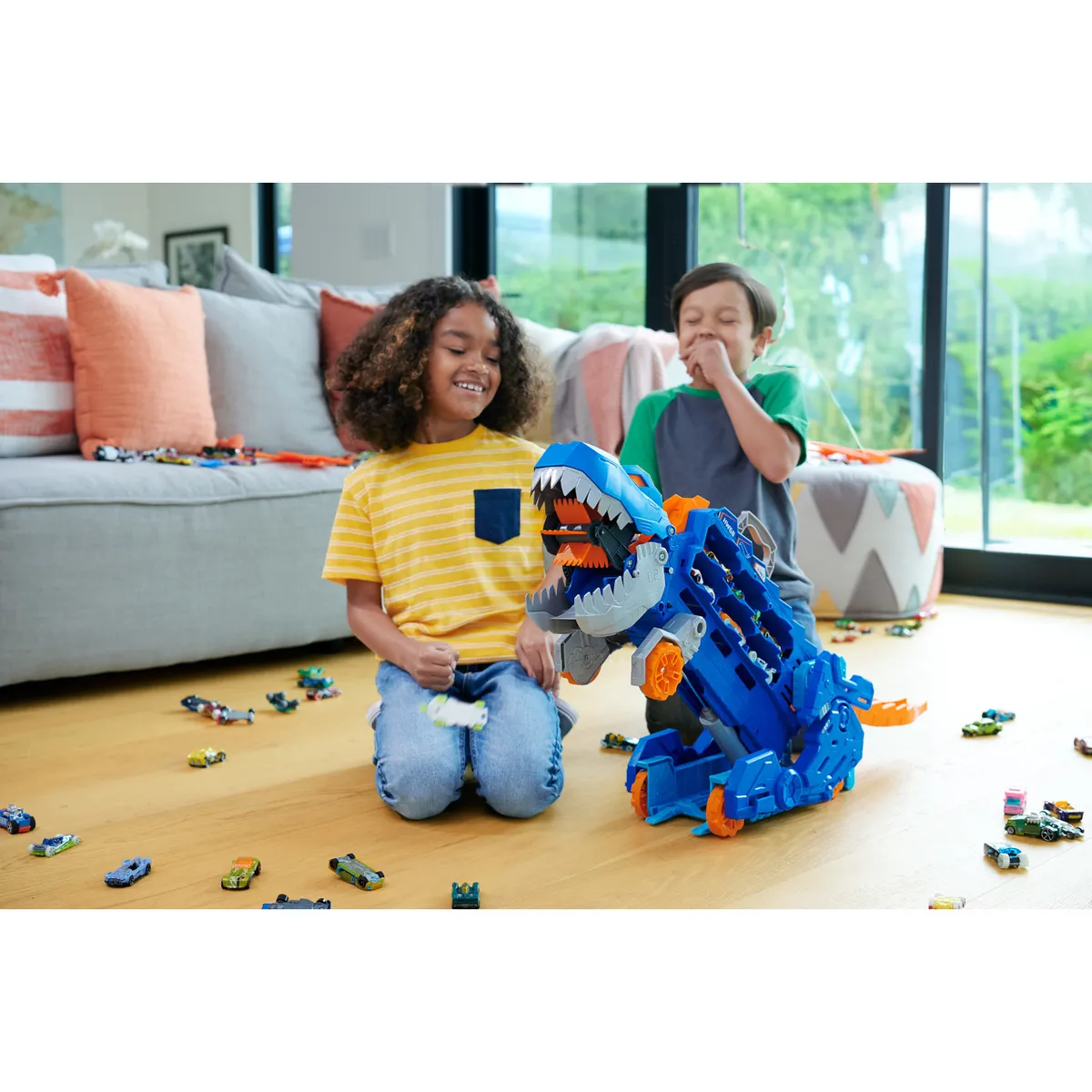 HOT WHEELS - Pista Hot Wheels Remolque Tiburón T-Rex Con Lanzador