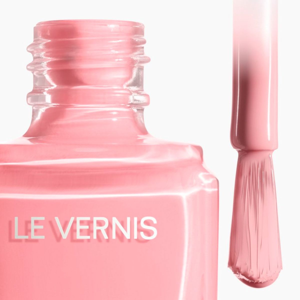 CHANEL - Le Vernis Color Y Brillo De Larga Duración