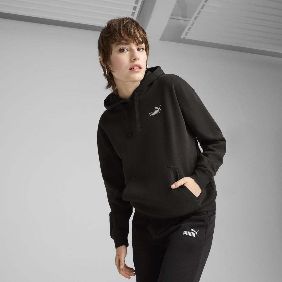 PUMA - Polera Deportiva Mujer Ess Small No. 1 Logo Comfort Hoodie Fl