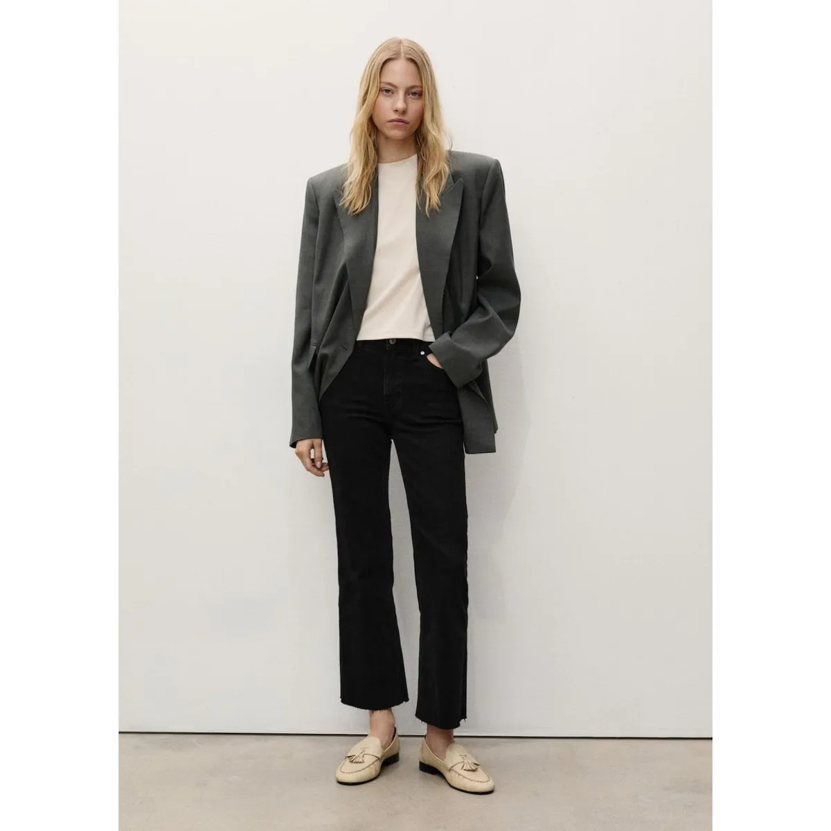 MANGO - Jean Flare Tiro Alto Mujer Mango.